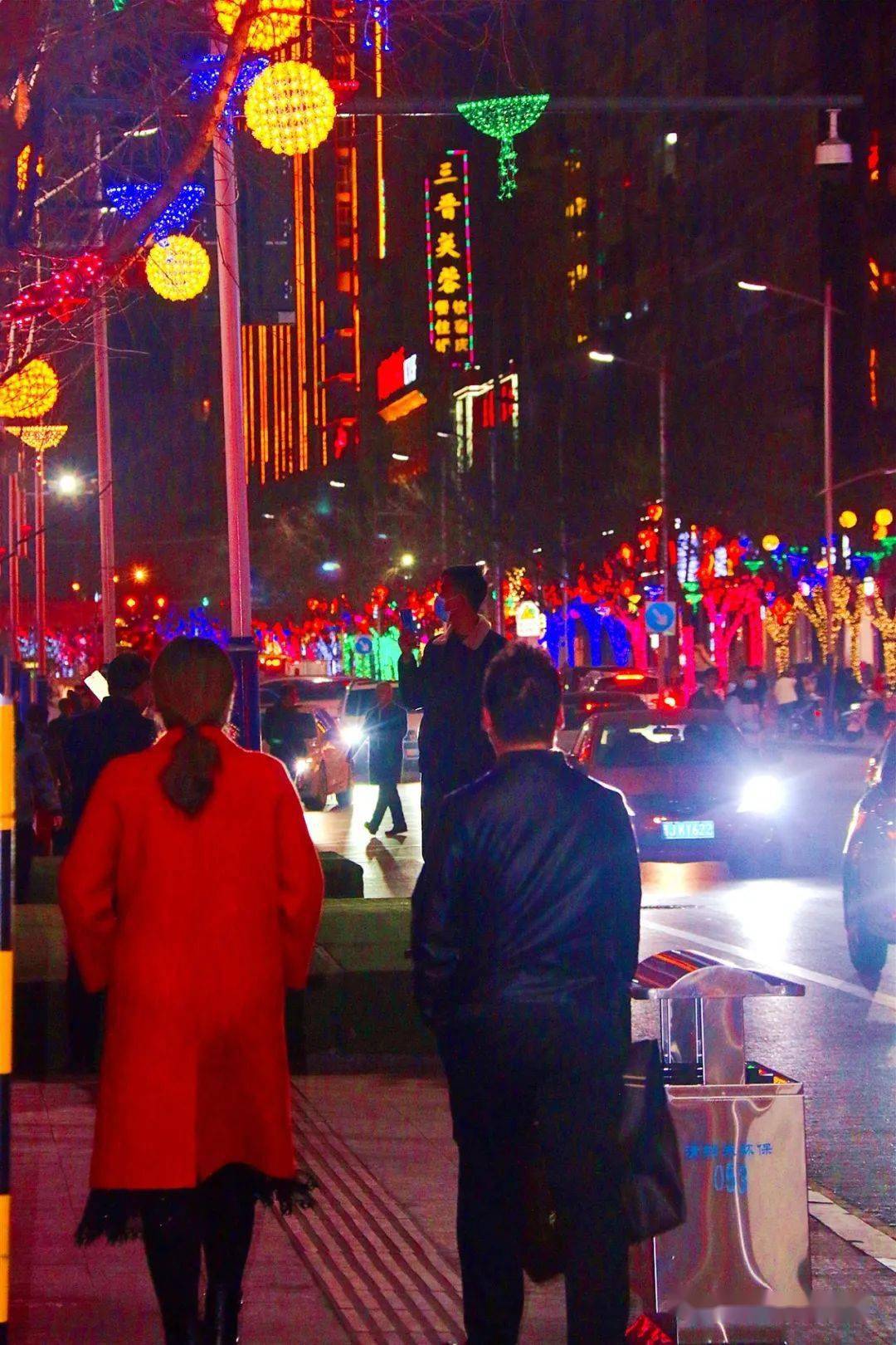 保德春节:街头花灯扮靓城市夜景_彩灯