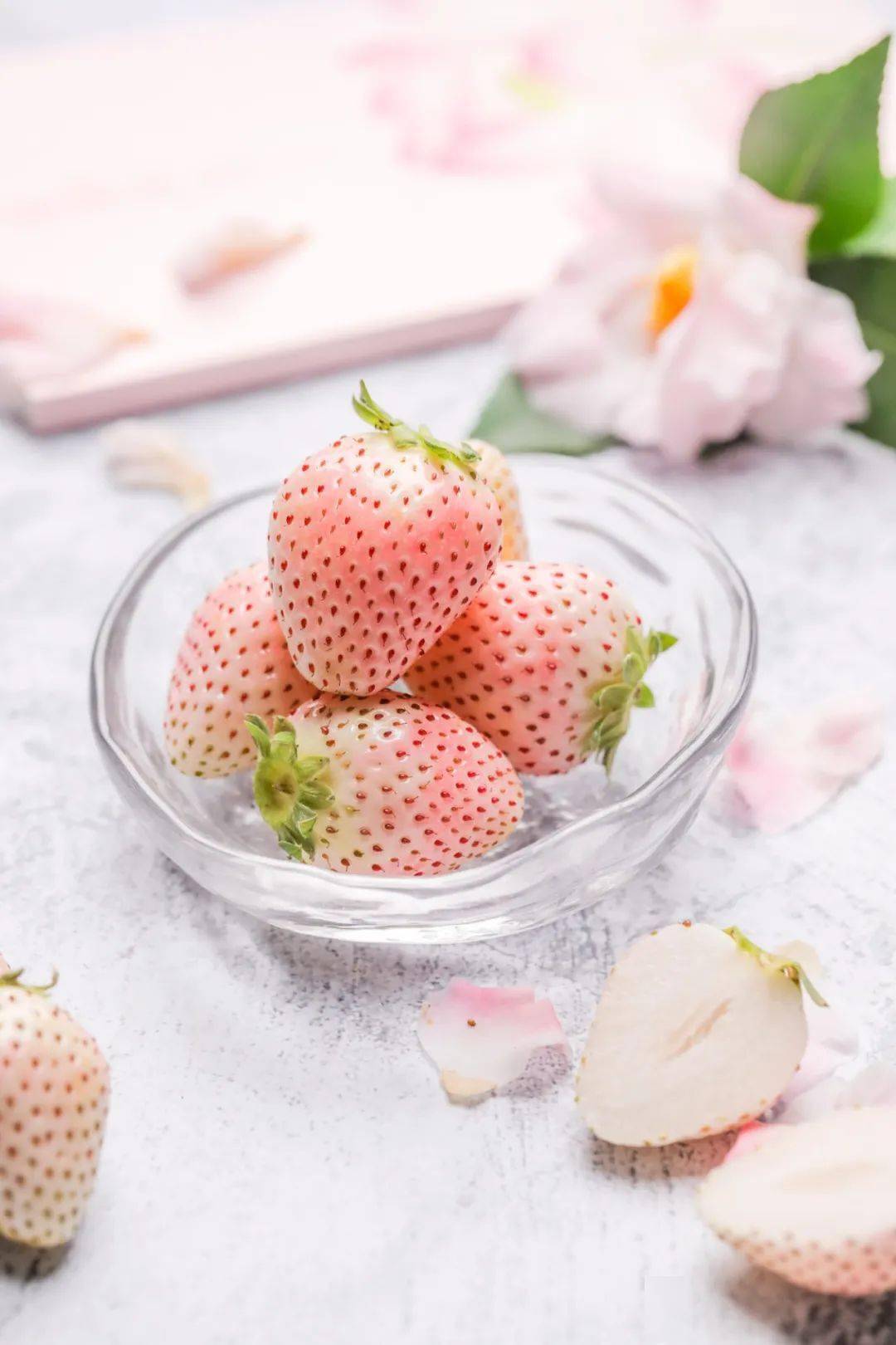 超市初春应该是什么滋味是粉粉嫩嫩的淡雪草莓呀