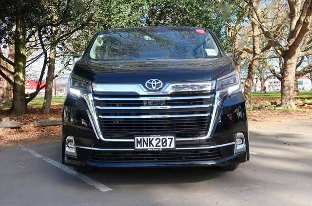 实用型mpv,全新丰田granvia实车,2.8t动力配9座