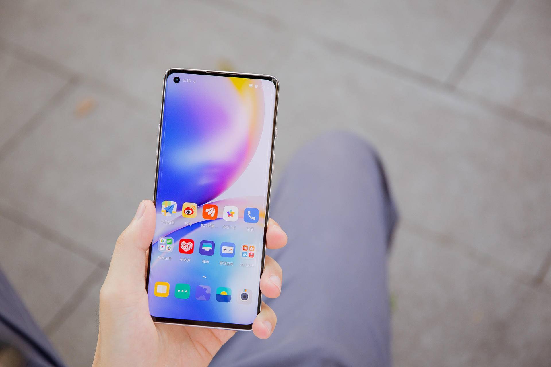 oppo最新款手机2021款5g,oppo新款手机2020款5g 第三款则是oppo reno5 pro,这款5g手机也是罕见的轻薄旗舰!