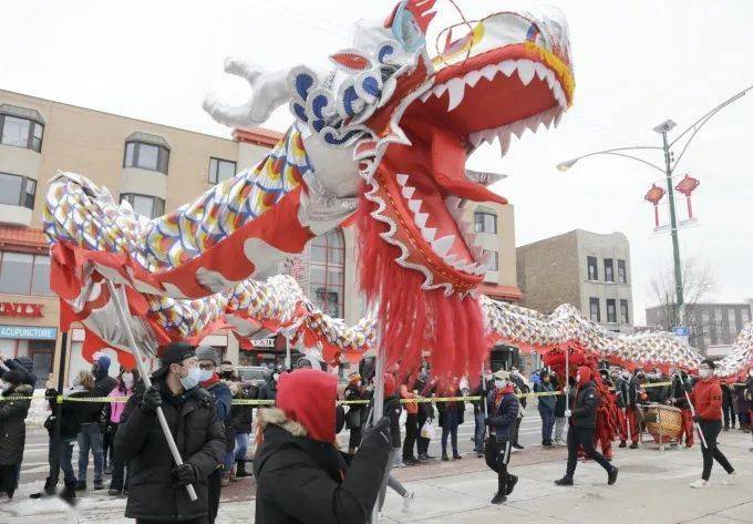 锣鼓喧天,迎春接福:中国城舞龙舞狮贺新年