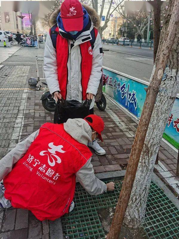 倡议书一发,得到了广大学生志愿者们的积极响应,短短一天时间,就征集