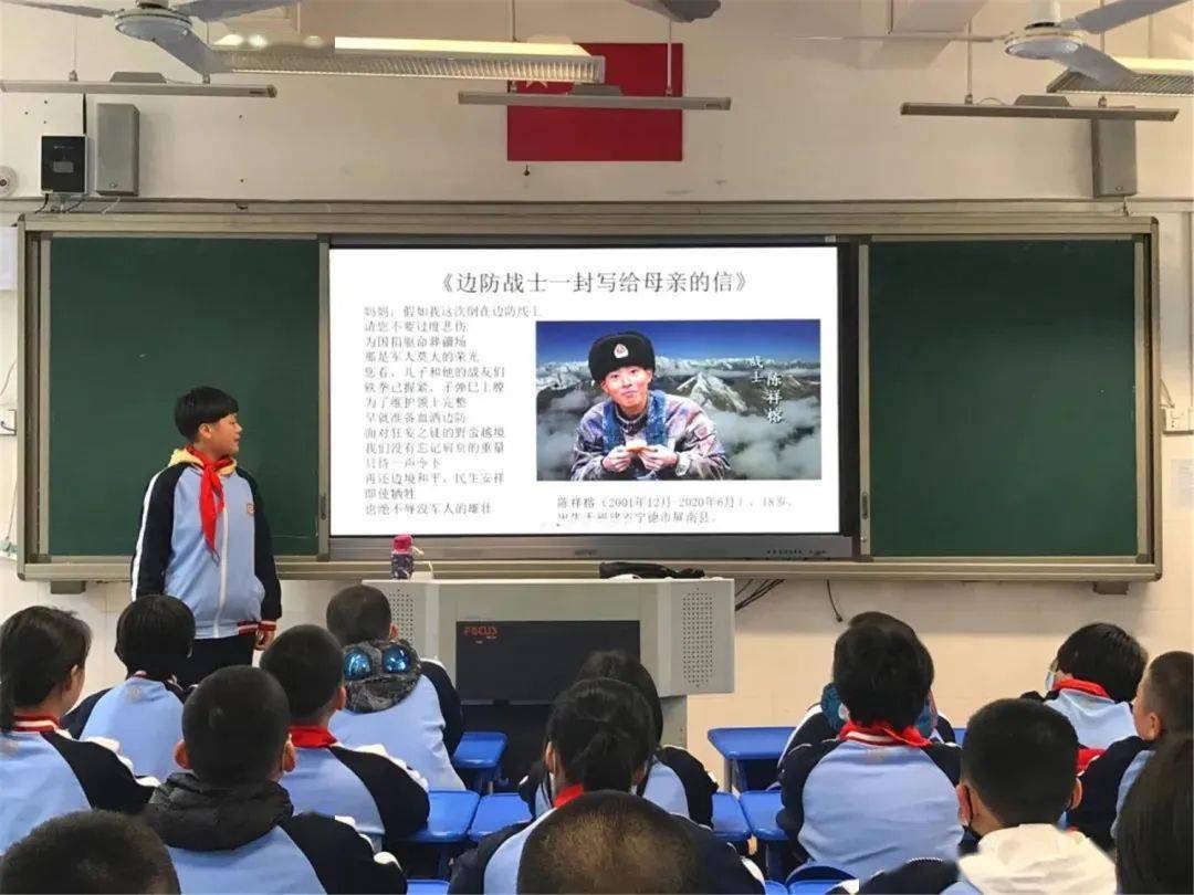 福州第十九中学学生上台朗诵《边防战士一封写给母亲的信》