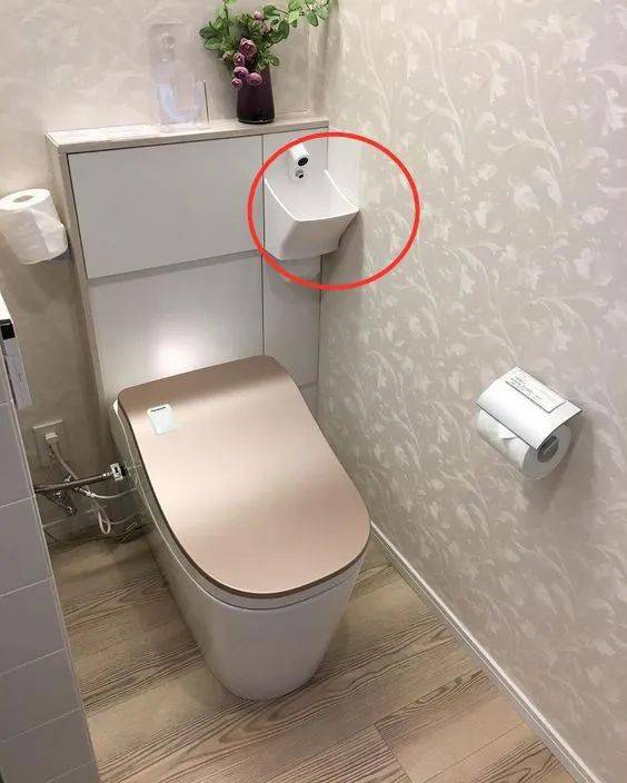 洗手池丨巴掌大的洗手池火爆了 节约空间又省水!_马桶