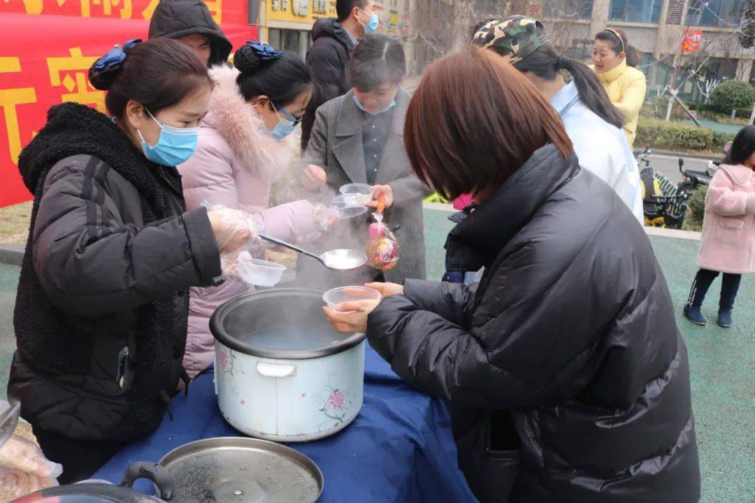 2月26日上午,云海社区开展了"猜灯谜,煮汤圆,浓情元宵在云海"主题活动