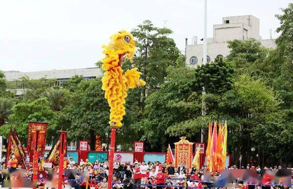 醒狮团,塘尾武术馆等7支龙狮队伍的30多条醒狮,祥龙轮番上演精彩表演