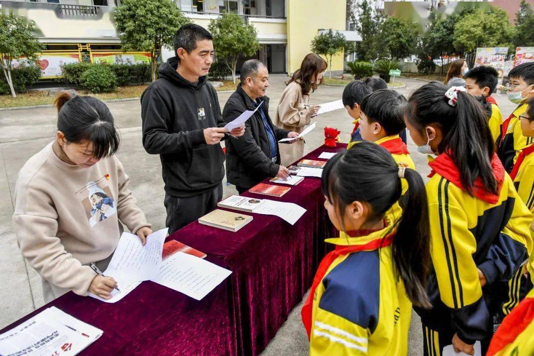 高举队旗跟党走童心筑梦新时代仙居七小2020学年春季开学系列活动