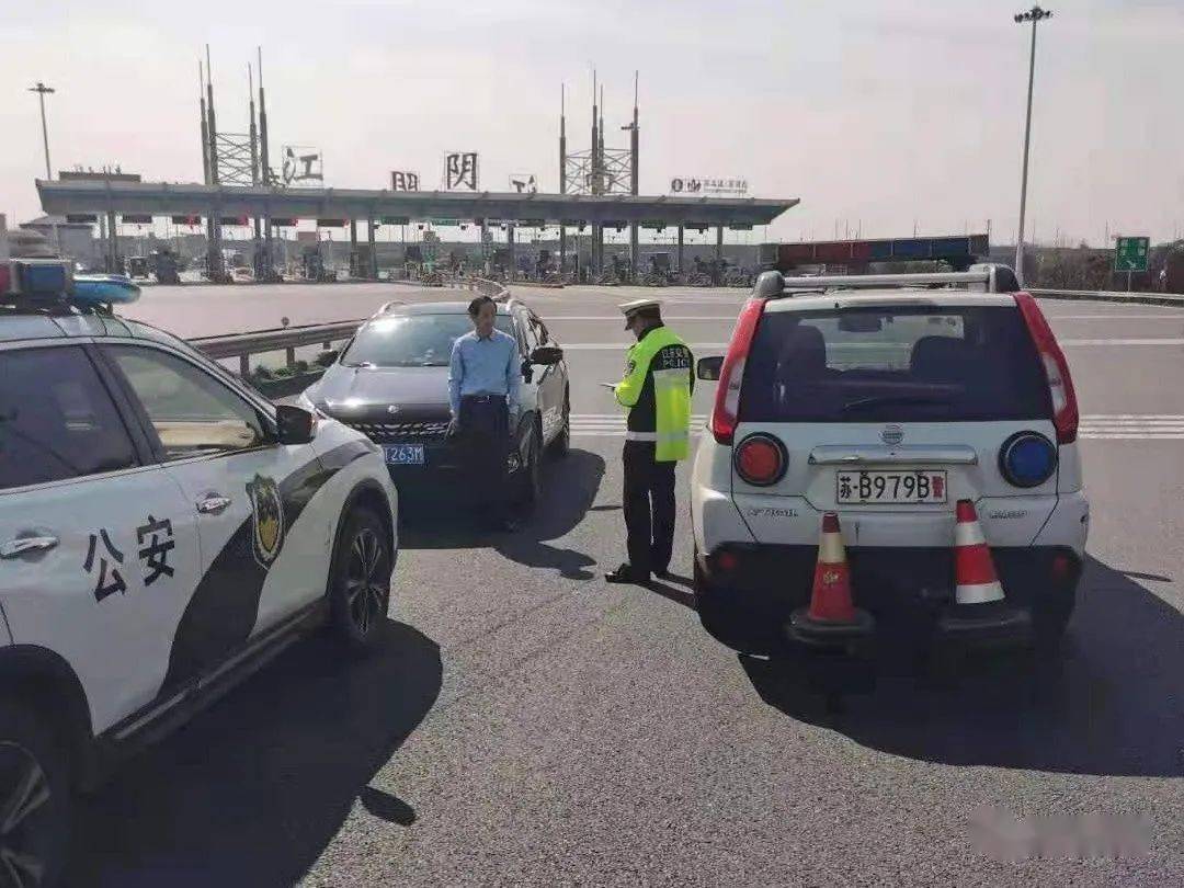 江阴南惊险一幕!_高速公路