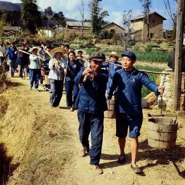 一组老照片带你回到70年代的中国农村