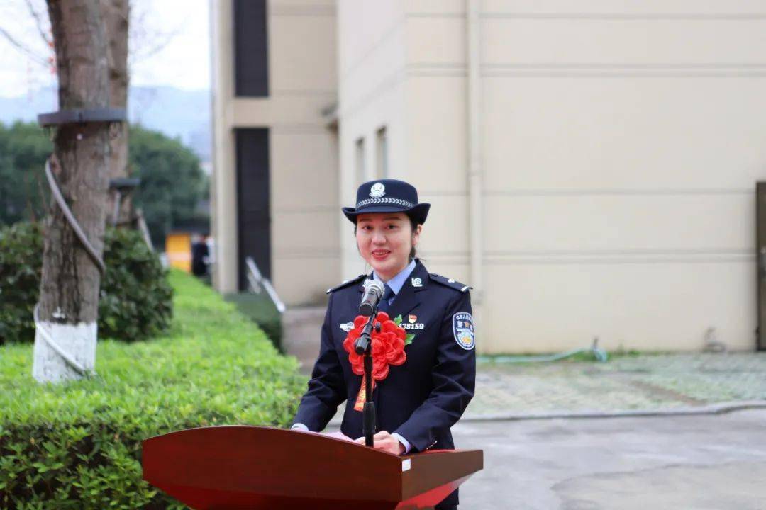 苍南一批女民警女辅警接受表彰来认识一下