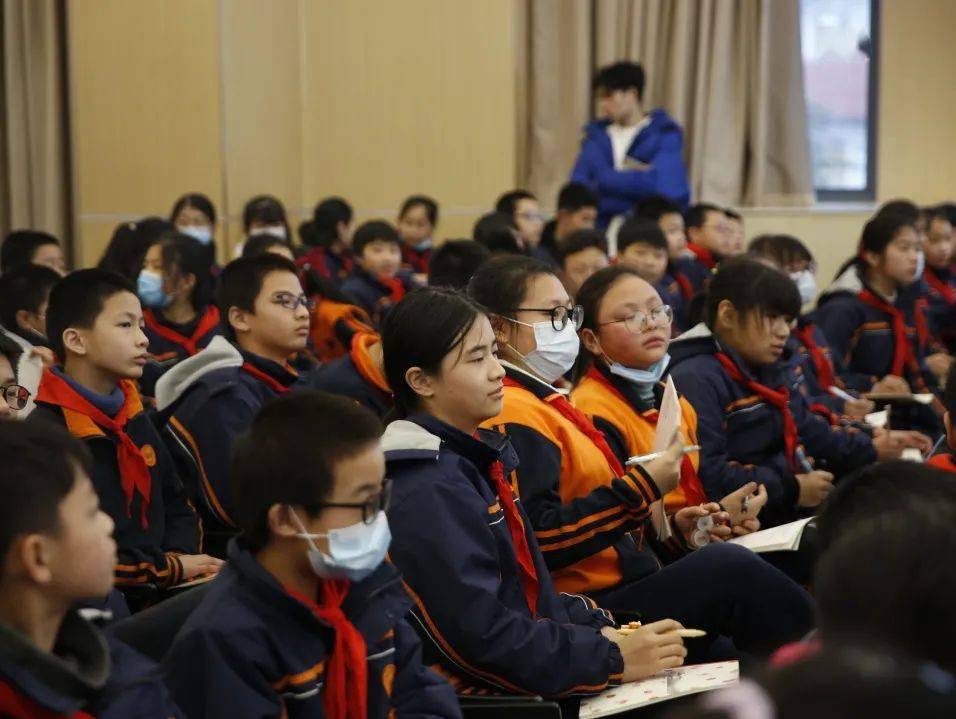 上海市科学家演讲团走进罗阳中学《神秘的热带雨林》主题讲座