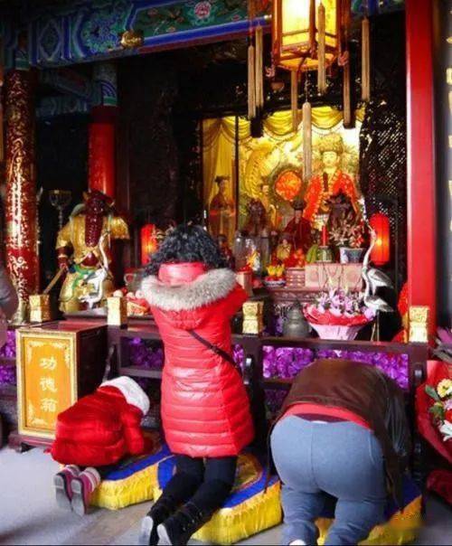 中国跪拜与日本跪拜有什么不同