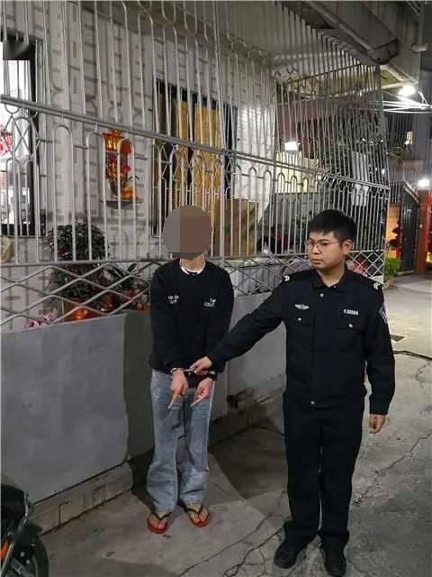 办案民警在当地警方的大力协助下,在惠来县葵潭镇长春社区一家奶茶店