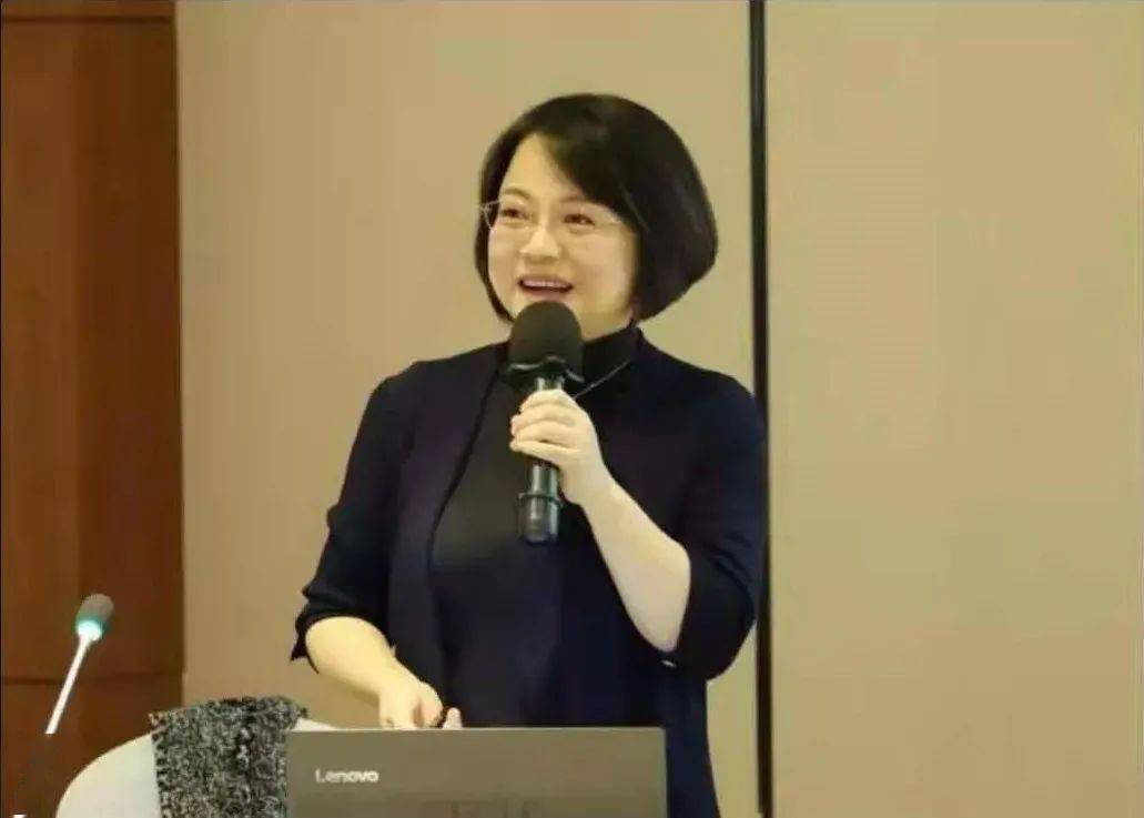看央视播音大咖们是如何上课的_赵俐