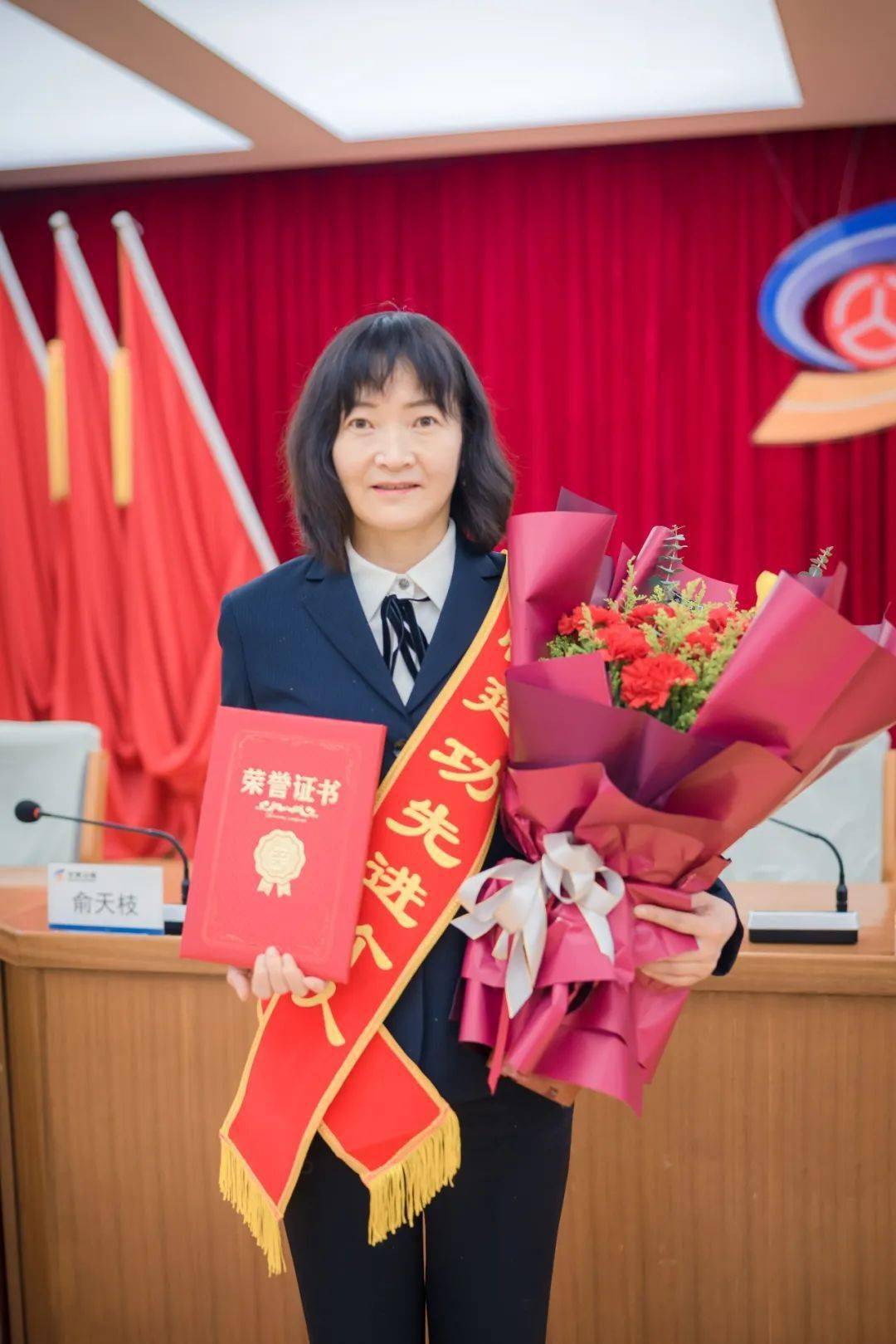 快来看今天张掖局有10位美女受表彰啦