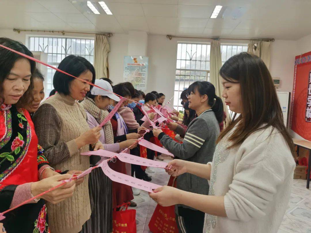 东岳社区开展三八节主题系列活动与辖区居民共度节日