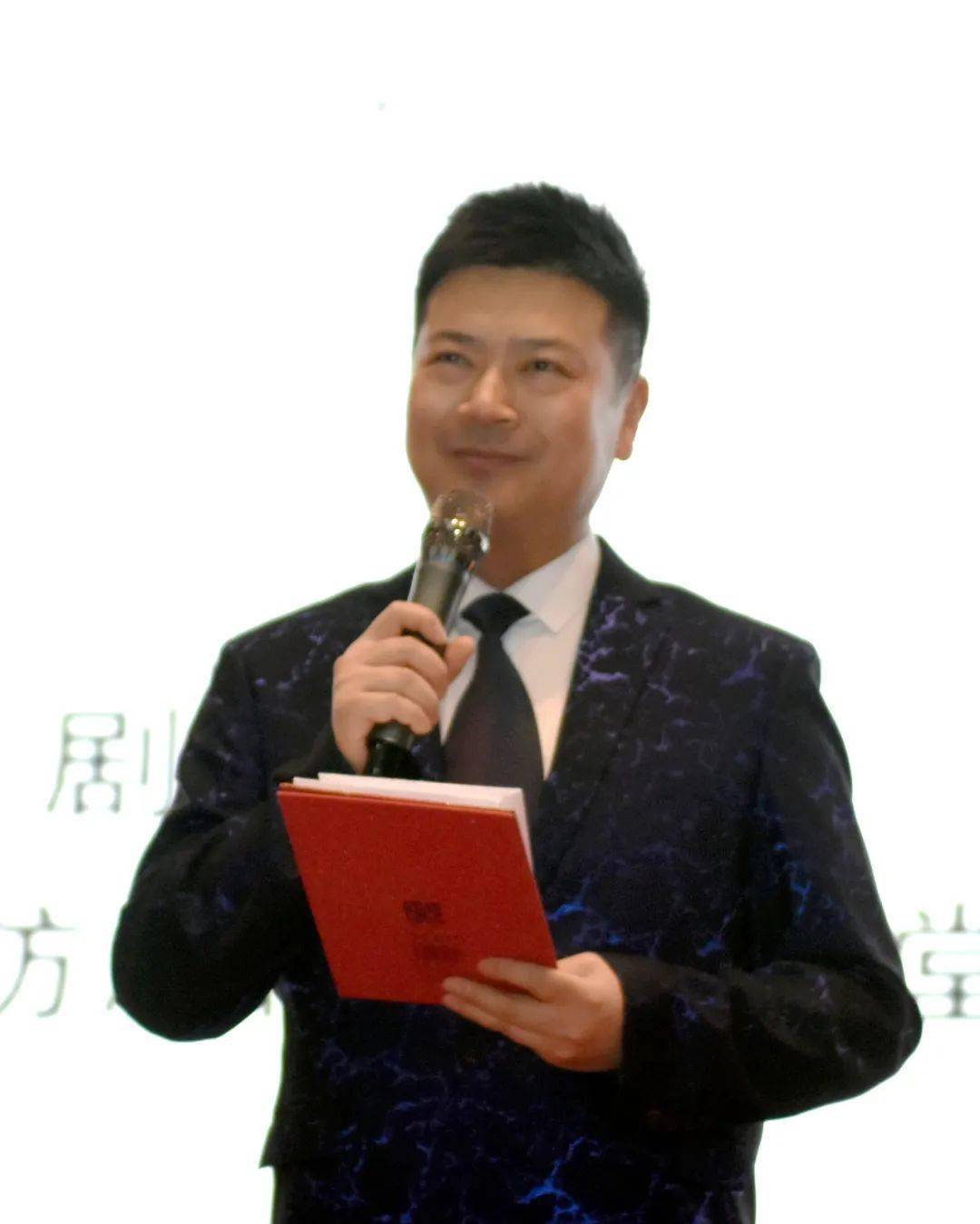 吴强 ,甘肃省歌舞剧院主持人,歌唱演员,甘肃省音乐家协会会员,兰州市