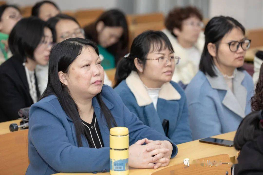 张艳红老师发言.雷艳红老师发言.吴乙香老师发言.曹利群老师发言.