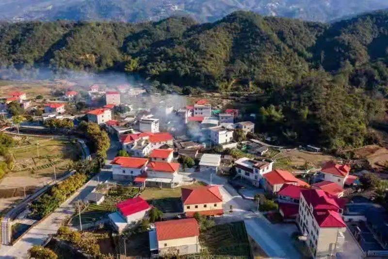 【县区廉线】安溪"崩岗村"成为"网红村"_洋坑村