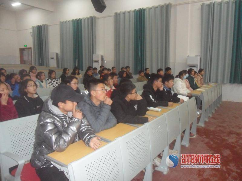 隆回县北山镇中学召开初三学生代表座谈会