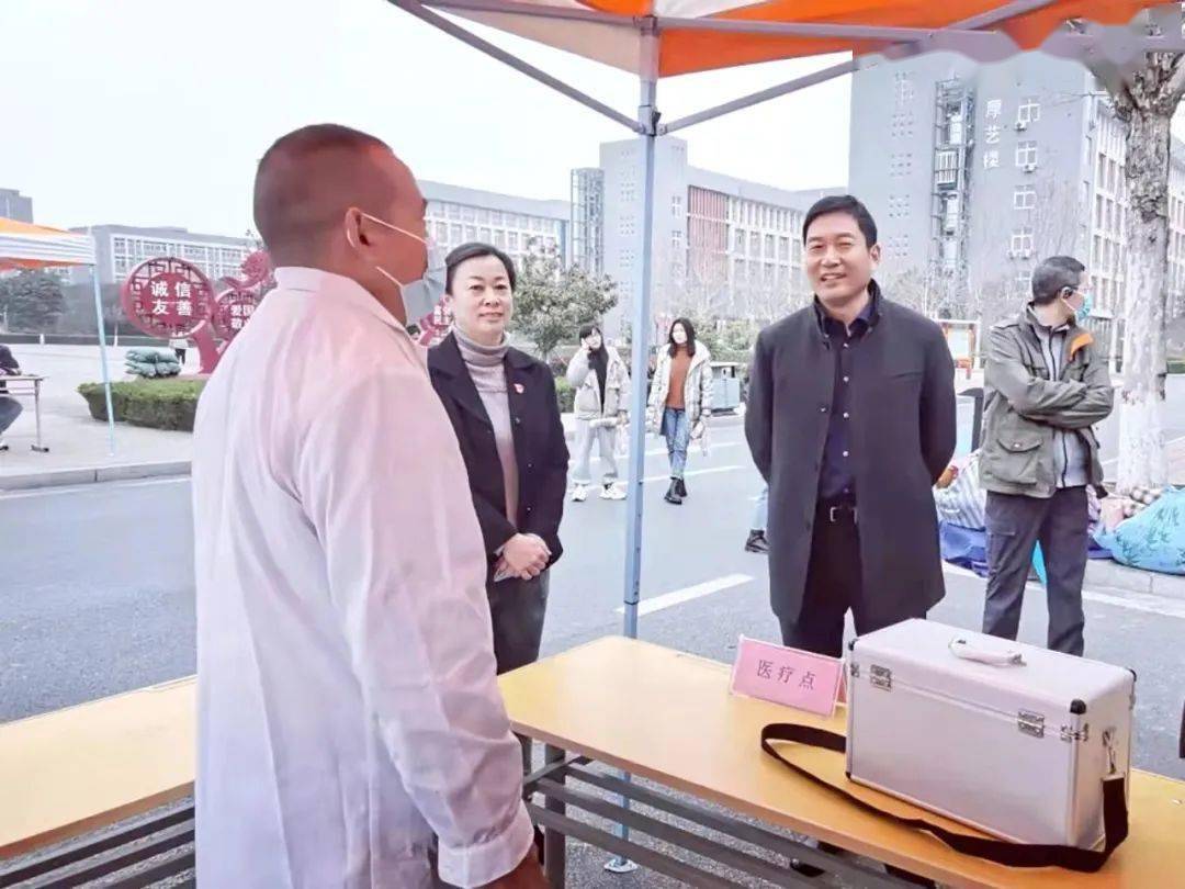 安阳幼儿师范高等专科学校杨露校长检查指导学生返校工作