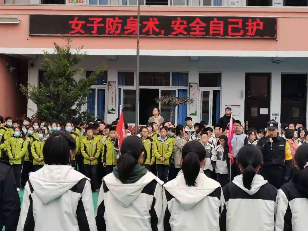 龙山派出所护苗警师走进范市中学开设女子防身术拓展性课