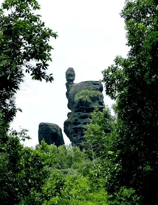 龟峰旅游攻略四看老人峰