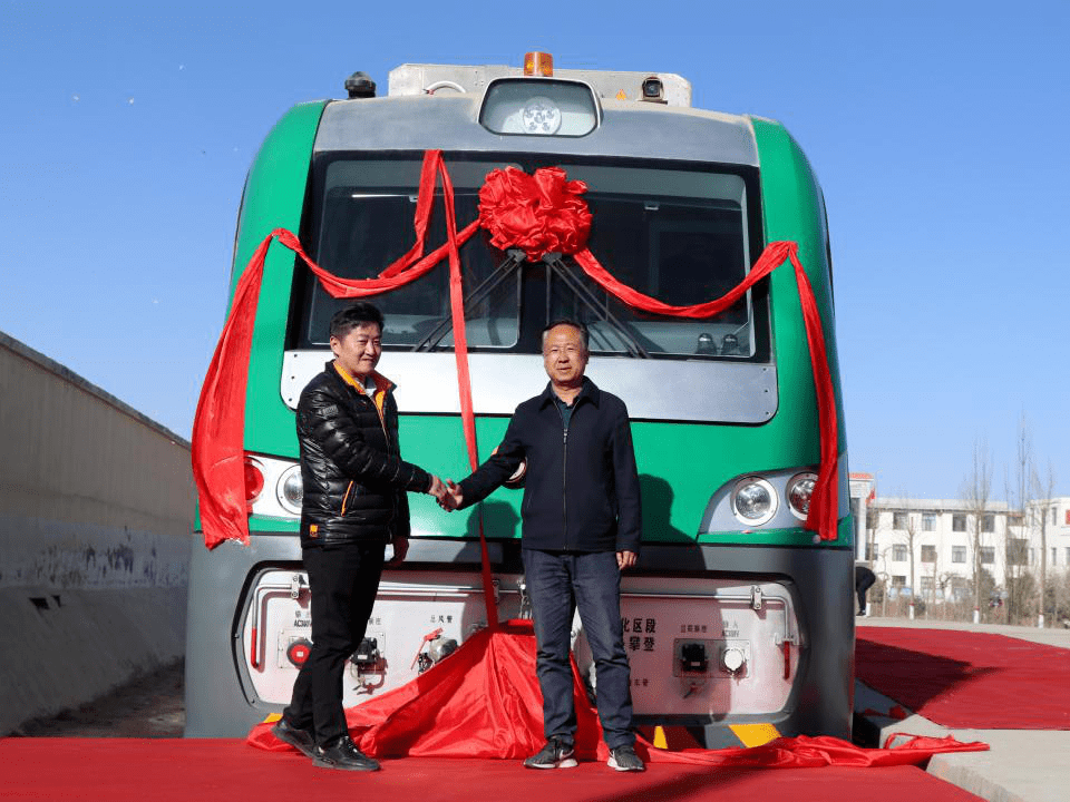 gcd1000hj型混合动力轨道车运用上线启动仪式举办