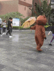搞笑GIF:那个,结婚以后你别打我和孩子啊!