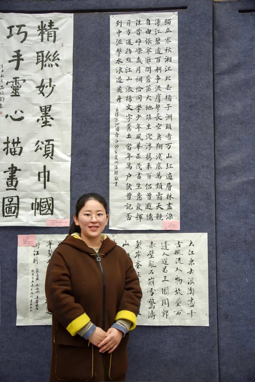 首届巾帼心向党百年正辉煌书法比赛小姐姐们风采非凡