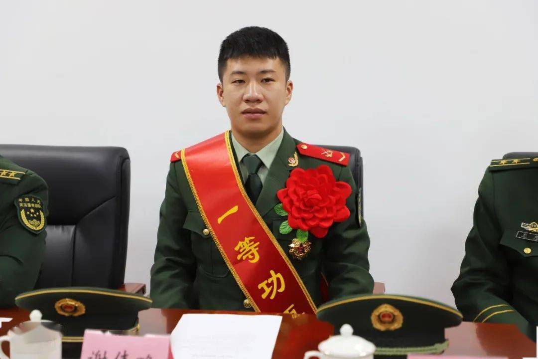 骄傲!湛江军地联动为一等功臣谢伟略家庭送喜报