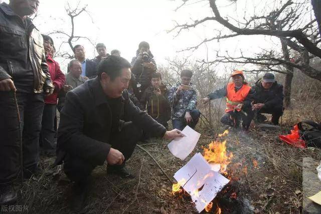 事亡如事存的老思想下,辈辈流传下来有"家祭无忘告乃翁"观念,迷信的