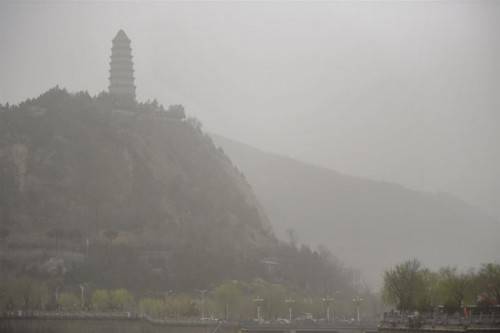 黄沙漫天!沙尘天气持续影响我国北方地区
