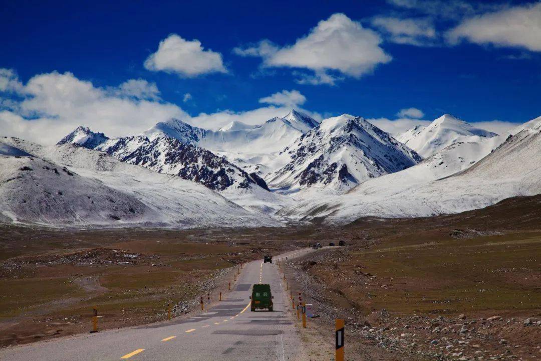 从新藏线起点新疆叶城县的"零公里"进入西藏