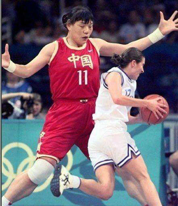 54岁郑海霞入选国际篮球名人堂,你知道她当年多厉害吗