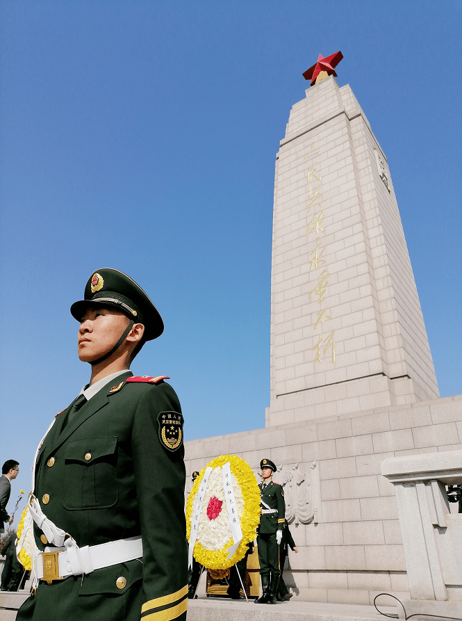 烈士陵园祭英烈:时光流逝,但从未忘记