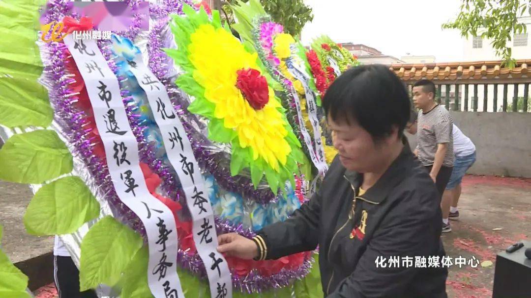 市委老干部局组织人员祭奠李一鸣烈士