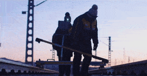 质检员每一步的长度 她们要一边踩着轨枕行进 一边对轨道