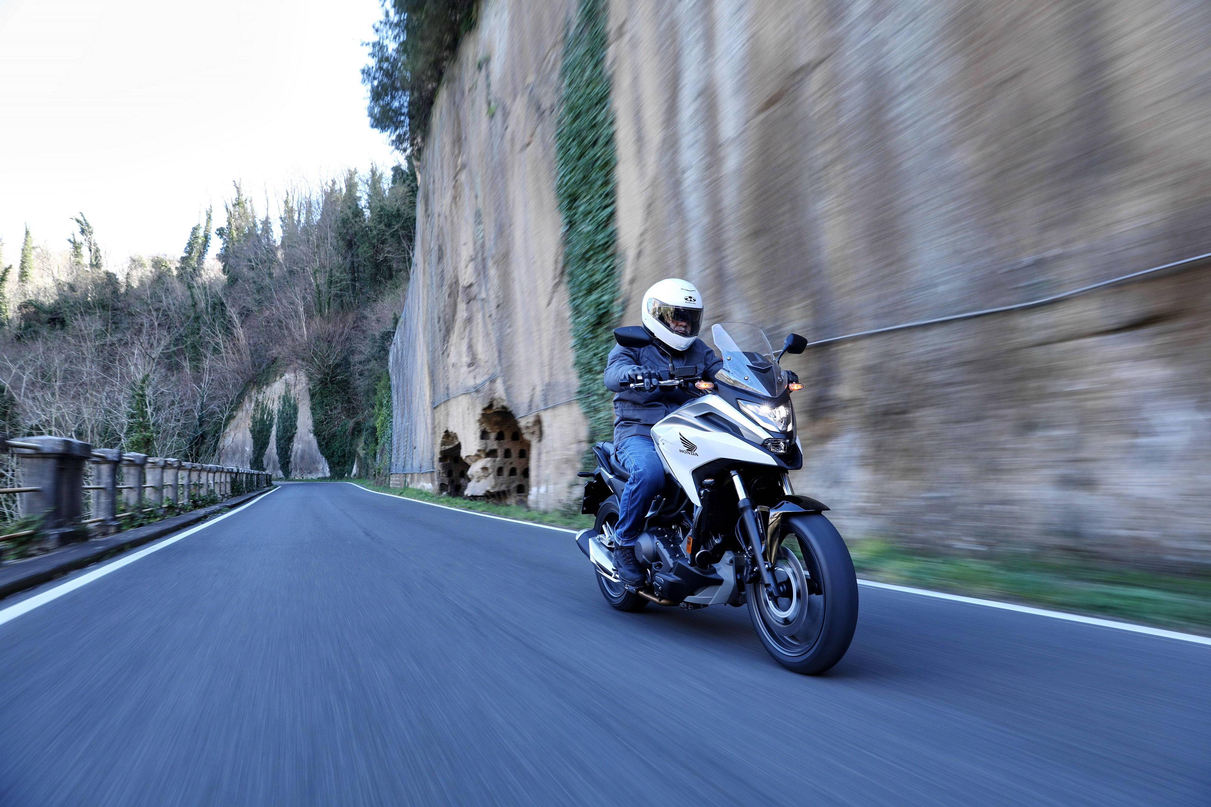 户外特写honda2021nc750x中型探险车