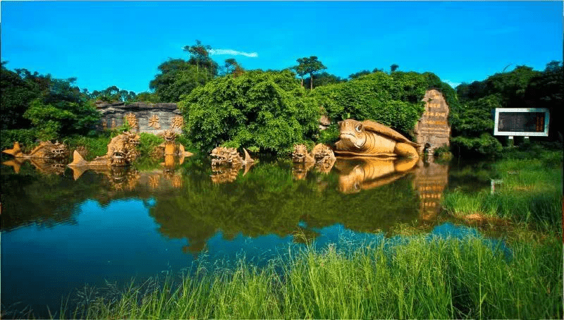 景区由雷琼世界地质公园博物馆,楞严寺,李纲醉月雕像,火山地质遗迹,董