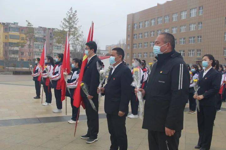 额敏县团委,少工委组织组织号召额敏县第三中学开展清明祭英烈系列