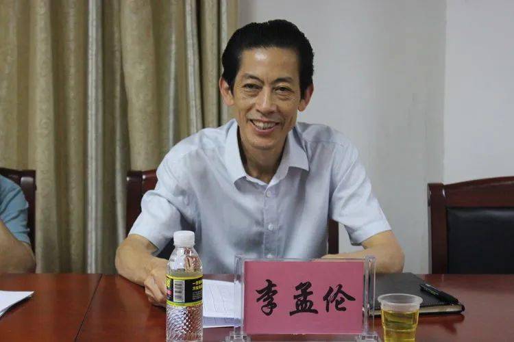 临高县委常委宣传部部长李孟伦到县信访服务中心接待来访群众