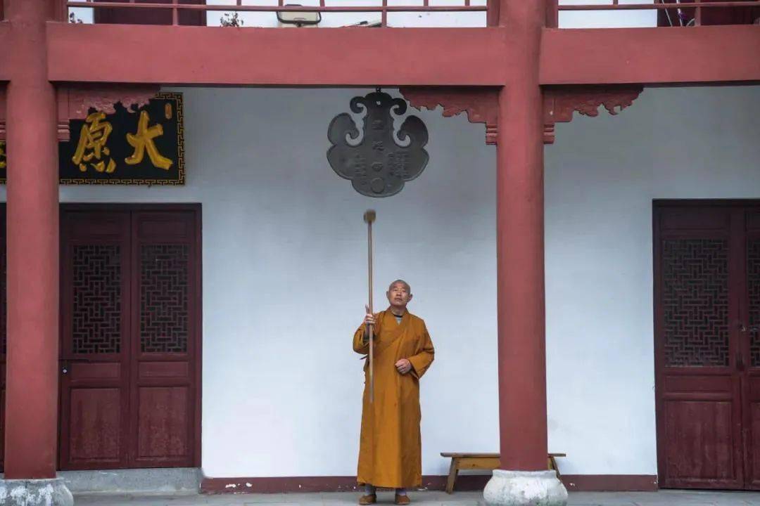 绝绝子杭州当代年轻人的周末流行去寺庙出家