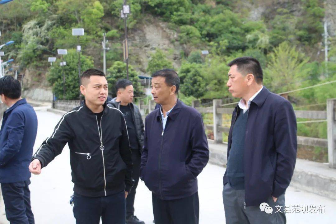省委统战部副部长万泽刚深入范坝镇调研小城镇建设及乡村振兴实施情况