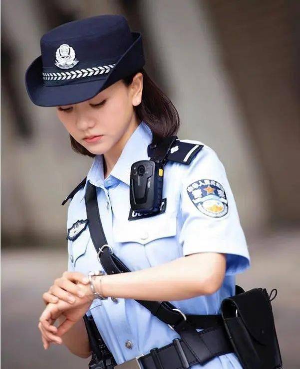 那些穿警服的女星_李沁