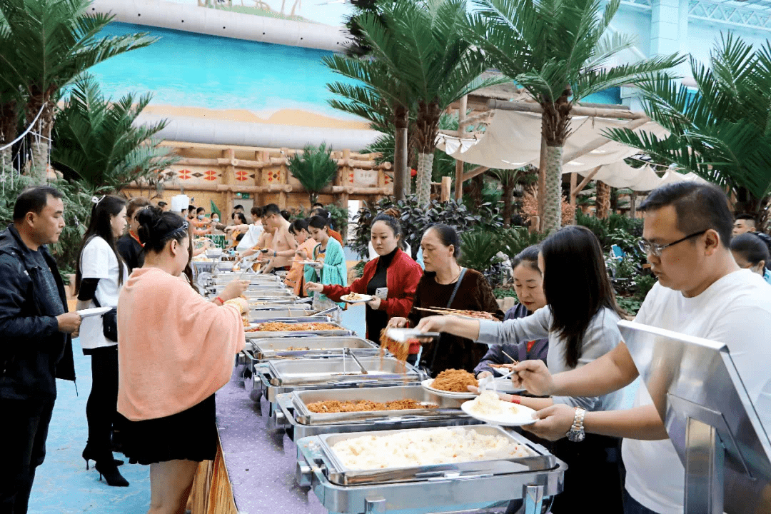 西宁新华联·梦想城 | 全民经纪人泳池烧烤趴活动圆满