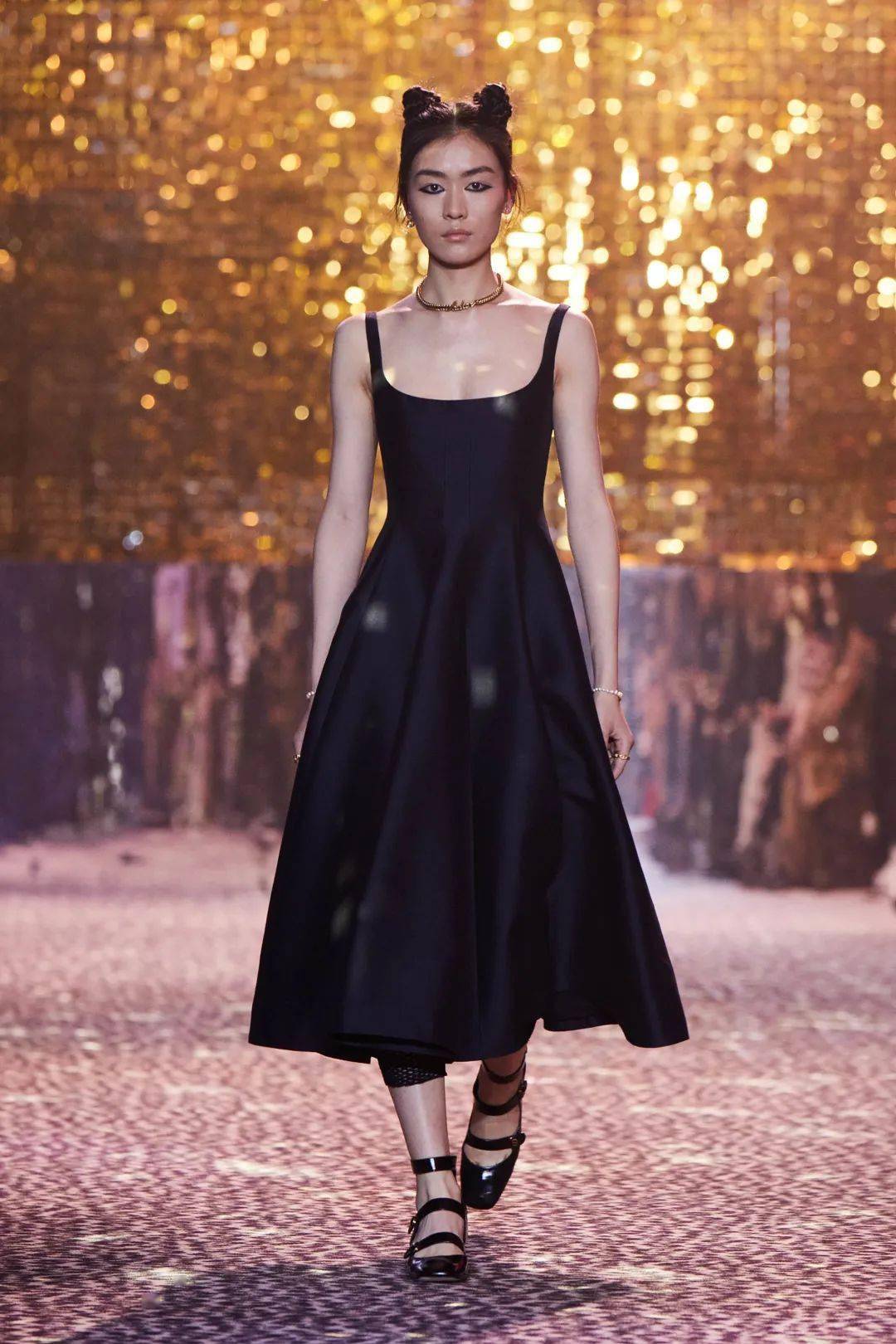 dior2021秋季成衣女装,2021女装流行款式 dior 迪奥2021秋季成衣上海秀