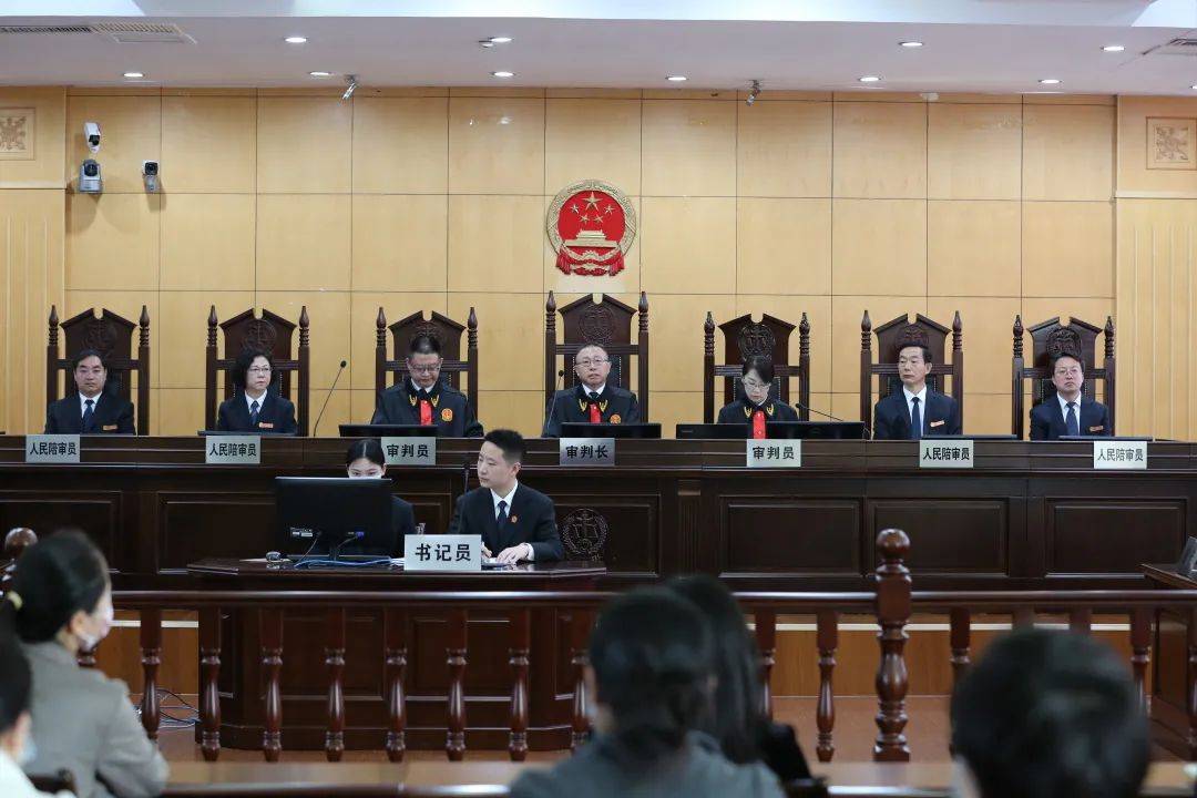 江秋莲诉刘暖曦生命权纠纷案一审公开开庭
