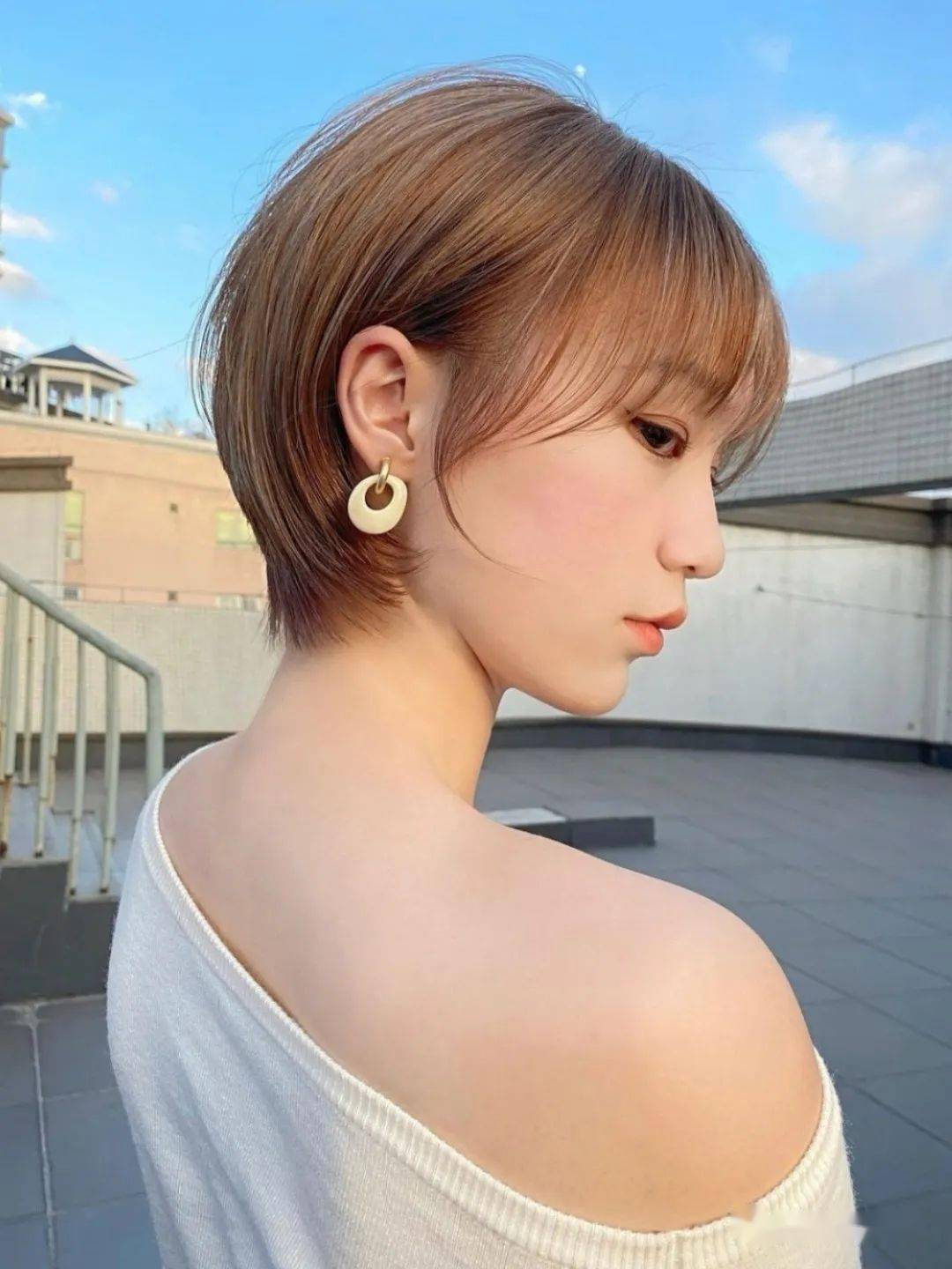 最近流行什么发型?精致"露耳短发"(30款)
