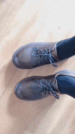 白色蕾丝款网袜踢球?女海王只会心疼哥哥的动态图